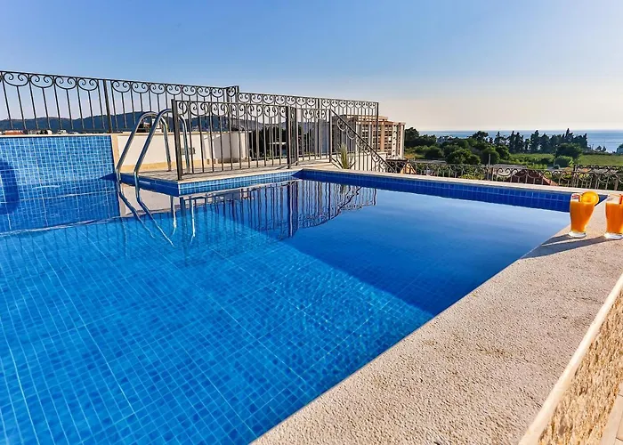De Lux Apartments Luka